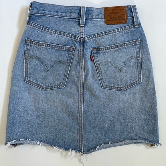 NWT Levi’s distressed light Denim Skirt - Picture 4 of 6